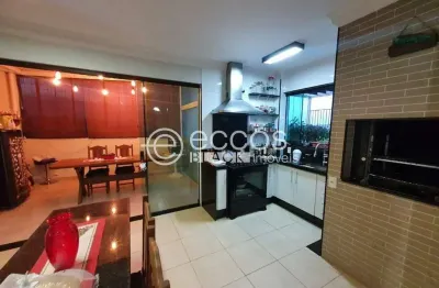 Cobertura à venda, 4 quartos, 1 suíte, 2 vagas, santa mônica - uberlândia/mg