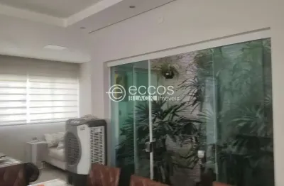 Casa à venda, 3 quartos, 3 suítes, 4 vagas, brasil - uberlândia/mg