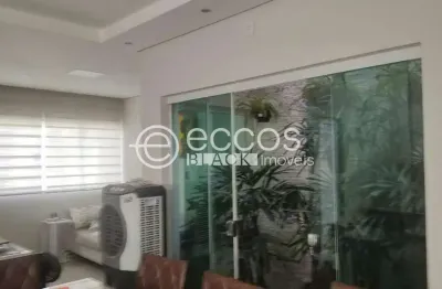 Casa à venda, 3 quartos, 3 suítes, 4 vagas, brasil - uberlândia/mg