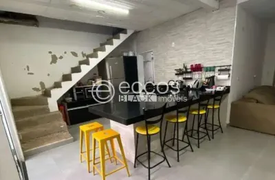 Casa em condomínio à venda, 3 quartos, 1 suíte, 3 vagas, aclimação - uberlândia/mg