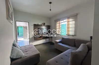 Casa com 3 quartos à venda na Rua José de Paula Galvão, 951, Planalto, Uberlândia