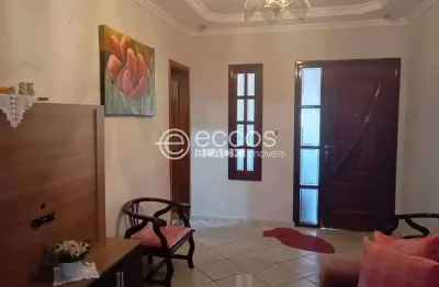 Casa à venda, 3 quartos, 1 suíte, 2 vagas, ouro verde - araguari/mg