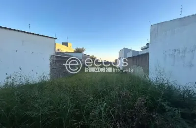 Terreno à venda na Rua Bahia, 975, Brasil, Uberlândia