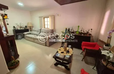 Casa à venda, 3 quartos, 1 suíte, 2 vagas, maravilha - uberlândia/mg