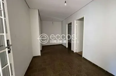 Casa à venda, 3 quartos, 1 suíte, 2 vagas, luizote de freitas - uberlândia/mg