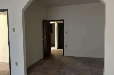 Casa com 3 quartos para alugar na Rua Marciano Santos, 103, Centro, Araguari
