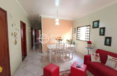 Casa à venda, 3 quartos, 1 suíte, 3 vagas, granada - uberlândia/mg