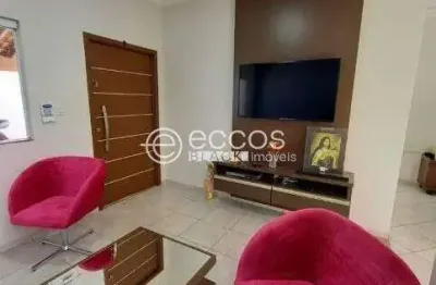 Casa à venda, 3 quartos, 2 suítes, 2 vagas, cidade jardim - uberlândia/mg