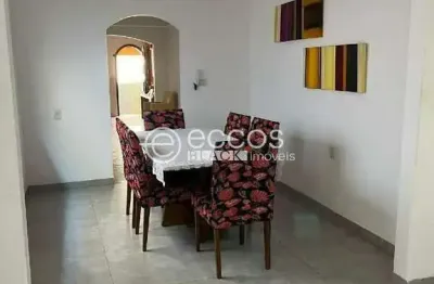 Casa à venda, 3 quartos, 2 suítes, 4 vagas, jaraguá - uberlândia/mg
