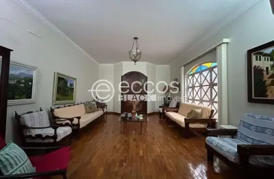 Casa à venda, 7 quartos, 2 suítes, 5 vagas, lídice - uberlândia/mg