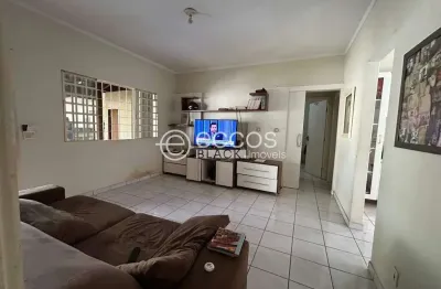 Casa à venda, 2 quartos, 2 suítes, 6 vagas, cidade jardim - uberlândia/mg