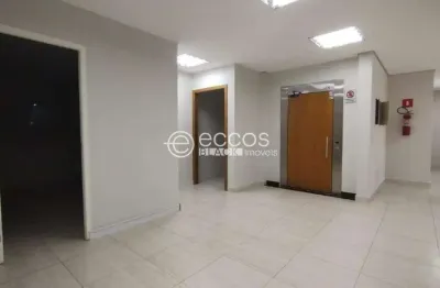 Sala comercial para alugar na Avenida Rondon Pacheco, Saraiva, Uberlândia