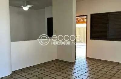 Casa à venda, 3 quartos, 1 suíte, 2 vagas, morada da colina - uberlândia/mg