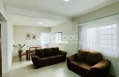 Casa à venda, 2 quartos, 2 vagas, presidente roosevelt - uberlândia/mg
