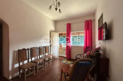 Casa com 2 quartos à venda na Rua Braz Sátiro de Souza, 191, Aclimação, Uberlândia