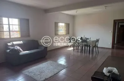 Apartamento à venda, 3 quartos, 1 suíte, 2 vagas, nossa senhora aparecida - uberlândia/mg
