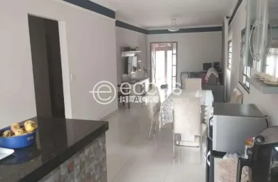 Casa à venda, 3 quartos, 1 suíte, 4 vagas, maravilha - uberlândia/mg