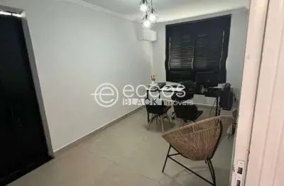 Casa à venda, 3 quartos, 1 suíte, 2 vagas, marta helena - uberlândia/mg