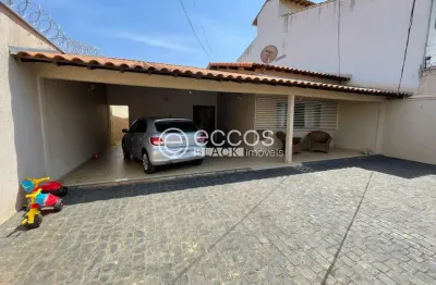 Casa à venda, 3 quartos, 2 suítes, 2 vagas, umuarama - uberlândia/mg