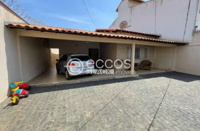 Casa à venda, 3 quartos, 2 suítes, 2 vagas, umuarama - uberlândia/mg