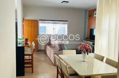Casa à venda, 3 quartos, 2 suítes, 5 vagas, alto umuarama - uberlândia/mg