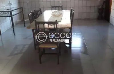 Casa à venda, 3 quartos, 1 suíte, 6 vagas, jaraguá - uberlândia/mg