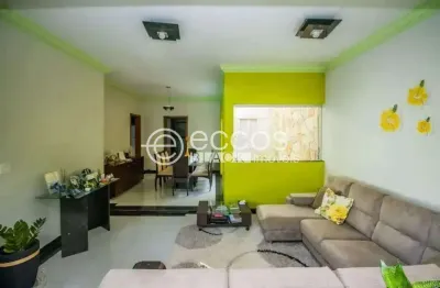 Casa à venda, 3 quartos, 1 suíte, 3 vagas, residencial gramado - uberlândia/mg
