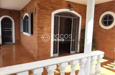 Casa à venda, 5 quartos, 2 suítes, 3 vagas, tabajaras - uberlândia/mg