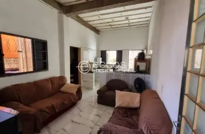 Casa à venda, 3 quartos, 1 suíte, jardim ipanema - uberlândia/mg
