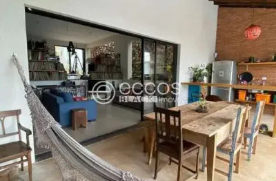 Casa à venda, 4 quartos, 3 suítes, 5 vagas, cidade jardim - uberlândia/mg