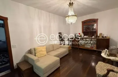 Casa para aluguel, 5 quartos, 3 suítes, 3 vagas, lídice - uberlândia/mg