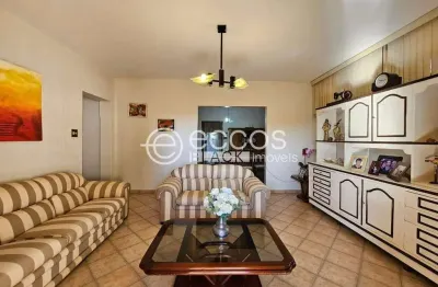 Casa à venda, 3 quartos, 1 suíte, 4 vagas, tabajaras - uberlândia/mg