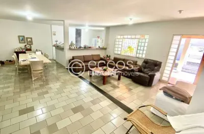 Casa à venda, 6 quartos, 3 suítes, 4 vagas, santa mônica - uberlândia/mg