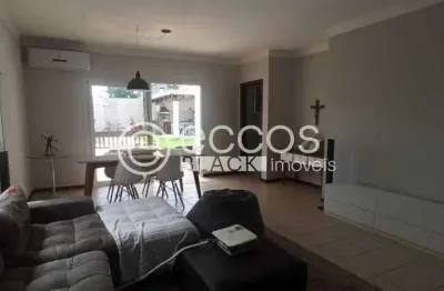 Casa à venda, 3 quartos, 1 suíte, 4 vagas, jardim karaíba - uberlândia/mg