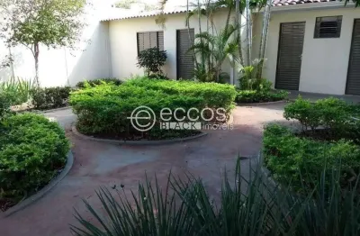 Casa à venda, 3 quartos, 1 suíte, 2 vagas, centro - uberlândia/mg