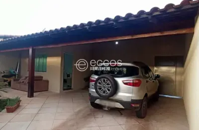 Casa à venda, 2 quartos, 3 vagas, segismundo pereira - uberlândia/mg