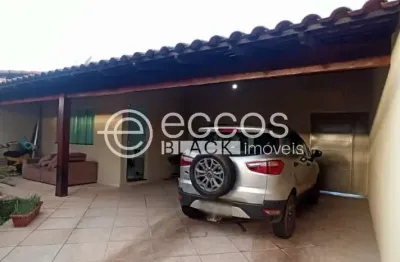 Casa à venda, 2 quartos, 3 vagas, segismundo pereira - uberlândia/mg