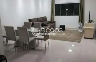 Casa à venda, 3 quartos, 1 suíte, 3 vagas, jardim patrícia - uberlândia/mg