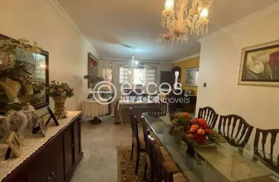 Casa à venda, 4 quartos, 1 suíte, 2 vagas, aclimação - uberlândia/mg