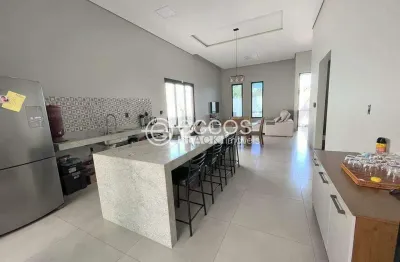 Casa à venda, 3 quartos, 3 suítes, 2 vagas, jardim inconfidência - uberlândia/mg