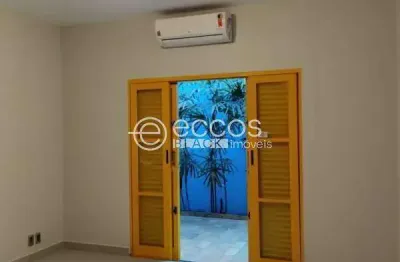 Prédio à venda na Rua Marciano Santos, 149, Santa Mônica, Uberlândia