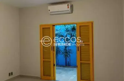 Prédio à venda na Rua Marciano Santos, Santa Mônica, Uberlândia