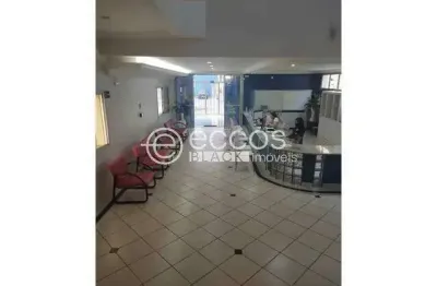 Prédio para alugar na Avenida Cesário Alvim, Centro, Uberlândia