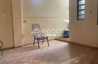 Casa à venda, 3 quartos, 1 suíte, 1 vaga, centro - uberlândia/mg