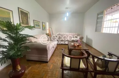 Casa à venda, 4 quartos, 1 suíte, 2 vagas, santa mônica - uberlândia/mg