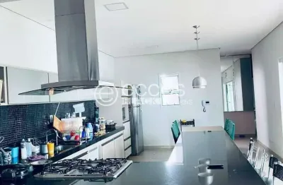 Casa à venda, 3 quartos, 2 suítes, 2 vagas, novo mundo - uberlândia/mg