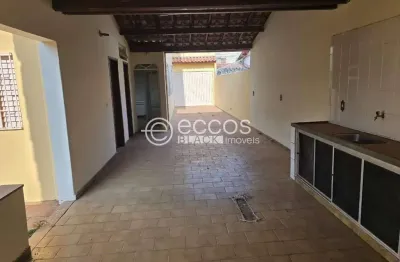 Casa à venda, 3 quartos, 2 suítes, 2 vagas, santa mônica - uberlândia/mg