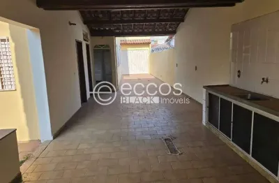 Casa à venda, 3 quartos, 2 suítes, 2 vagas, santa mônica - uberlândia/mg