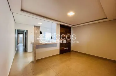 Casa à venda, 2 quartos, 1 suíte, 2 vagas, gávea - uberlândia/mg