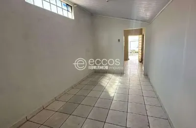 Casa para aluguel, 3 quartos, 1 vaga, centro - araguari/mg